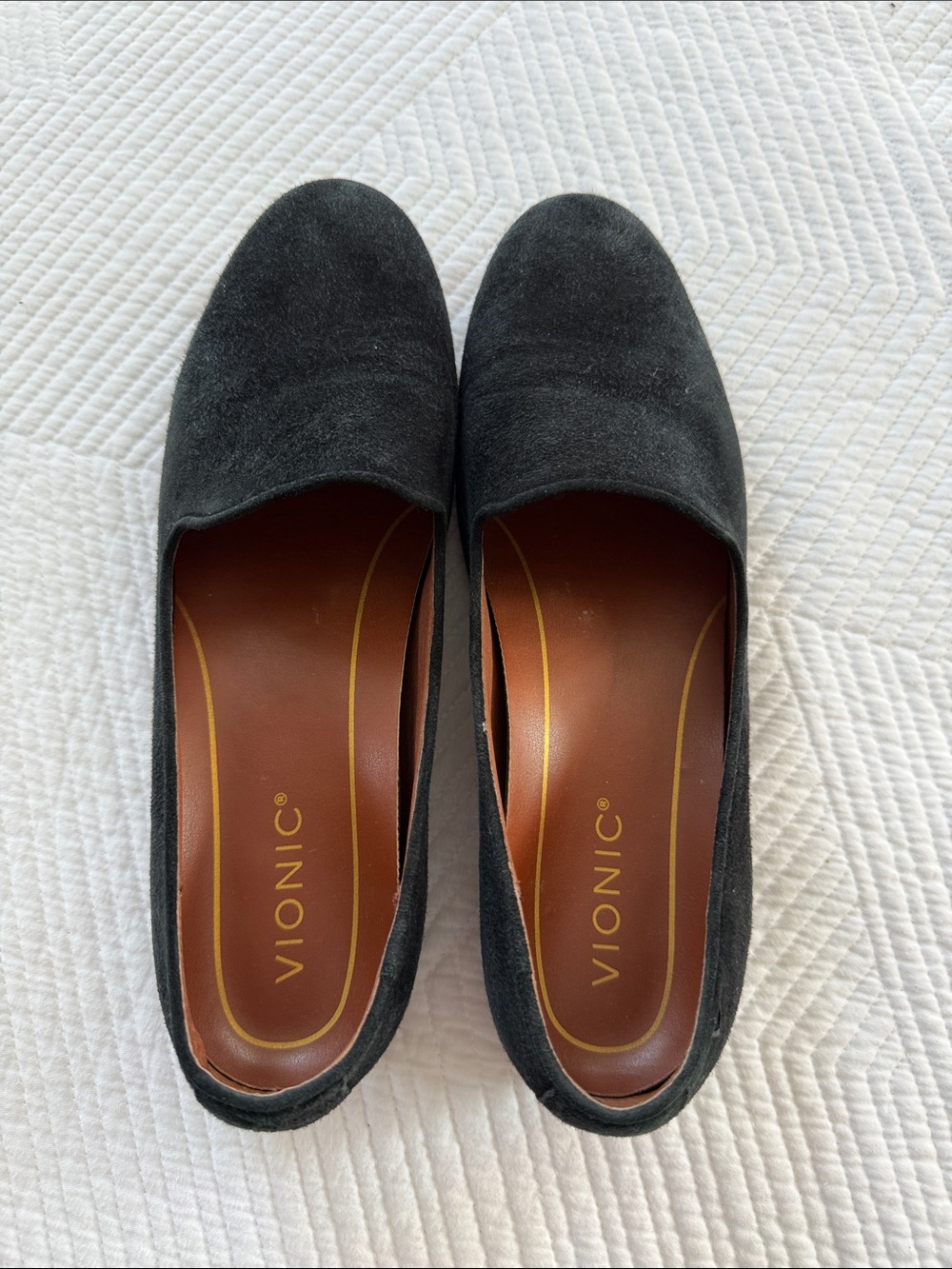 VIONIC Willa Slip on Flat Black Suede size 9
